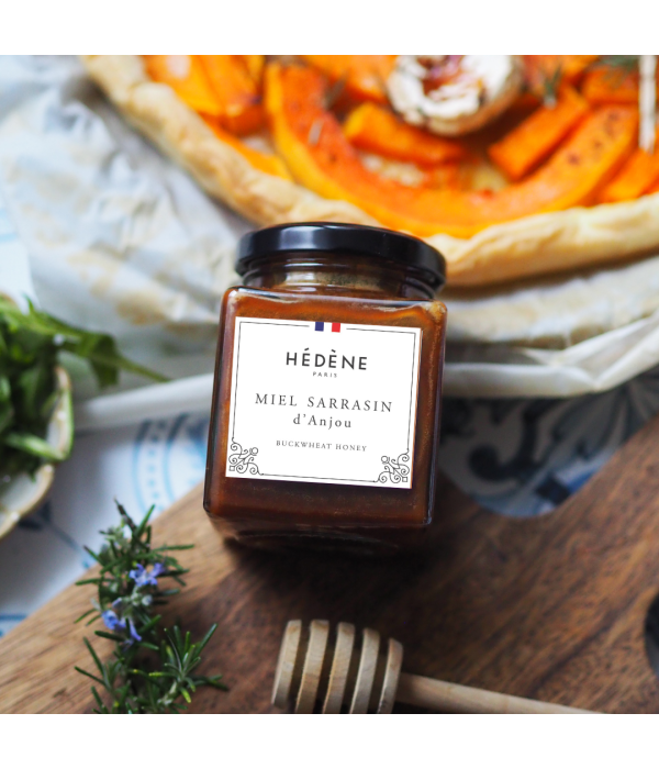 Miel foncé aux arômes riches de caramel et réglisse, sans amertume.
