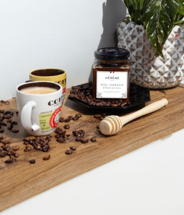 Buckwheat honey with bold aromas: the perfect accompaniment to elevate your coffee.
