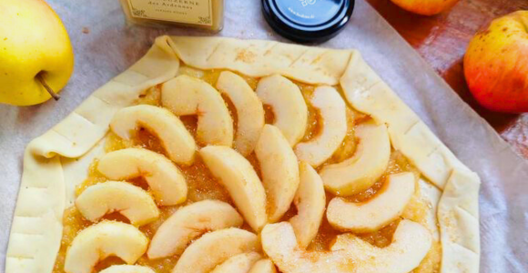 Apple and alfalfa honey tart