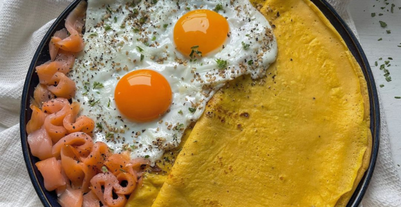 Crêpes au butternut, saumon fumé et miel de Paris